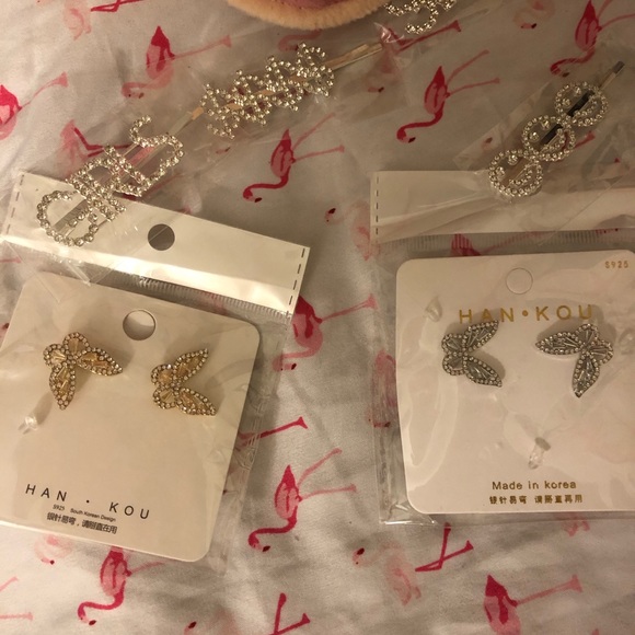 Rhinestone Butterfly earrings - Picture 3 of 3